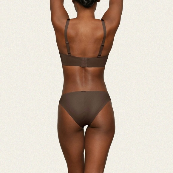 Skims No Show Unlined Balconette Bra - Picture 5 of 10